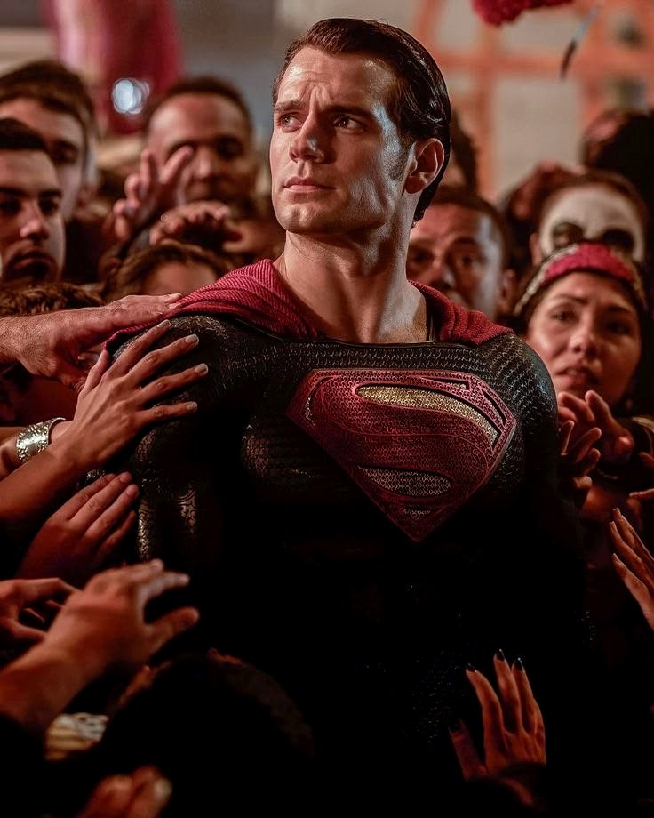 Qoyum__'s tweet photo. The young man in these pictures, Henry Cavill, grew up to become Superman… and eventually one of the most iconic men of his generation ✨🔥 https://t.co/jVzRVdE1Rz