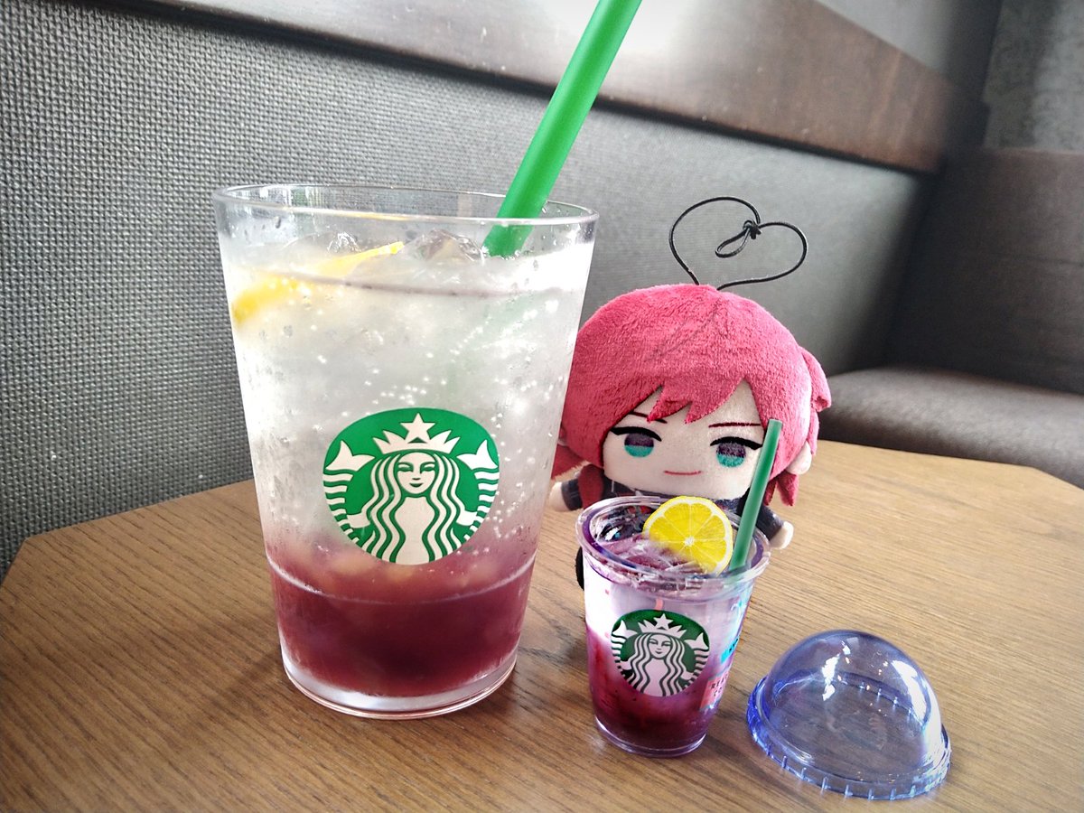 aqua5moch's tweet photo. 昨日ひばさんがガーリックライスのレシピ配信で言っとたんでついでに前菜も作ったー\\おあがりよ🍴//(「'◊')「
ほんでチラックスソーダ巨峰も飲んだよ https://t.co/2RTyJVEw9z