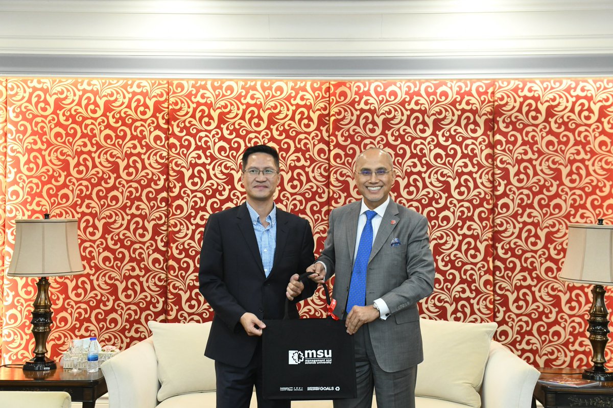 MohdShukriYajid's tweet photo. A delight to welcome Mr Wang Shaomin, Vice President of Gu Sheng Tang Group and his delegates from China. We exchanged ideas on opportunities for future collaboration. Interesting insights for an impactful outcome. @MSUmalaysia @MSUGlobalAffair #MSUcji https://t.co/1i6c8XKQ9D