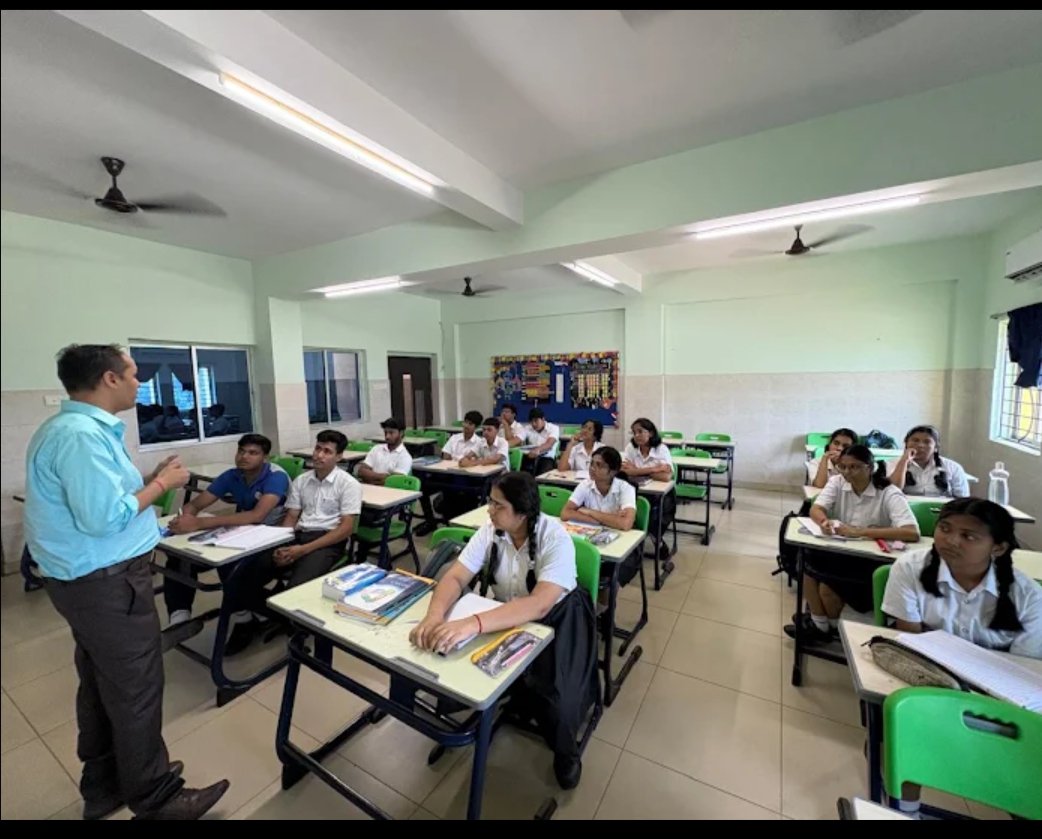 ShreyarthaL's tweet photo. 🚀 Learn. Connect. Grow.
The 3C Edge × Shreyartha Session — where learning meets confidence, communication and growth! ✨
Let’s empower ourselves with the right skills and the right mindset to create better opportunities. 🌱
Your growth journey starts with one step. Take it today https://t.co/eSi6adg1Gl