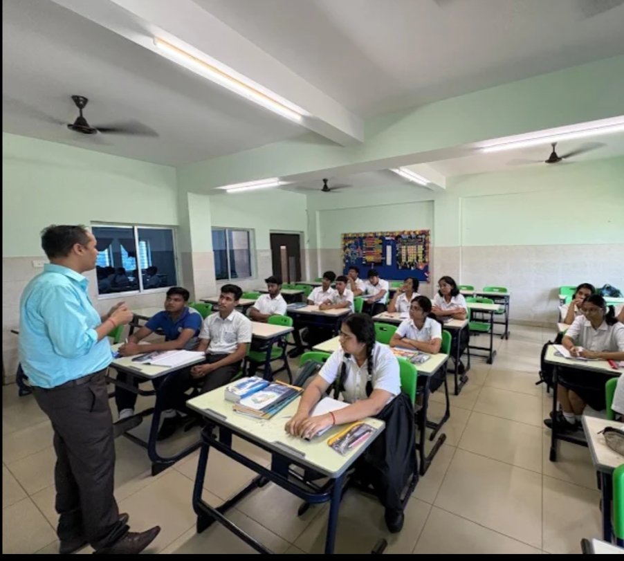 ShreyarthaL's tweet photo. 🚀 Learn. Connect. Grow.
The 3C Edge × Shreyartha Session — where learning meets confidence, communication and growth! ✨
Let’s empower ourselves with the right skills and the right mindset to create better opportunities. 🌱
Your growth journey starts with one step. Take it today https://t.co/eSi6adg1Gl