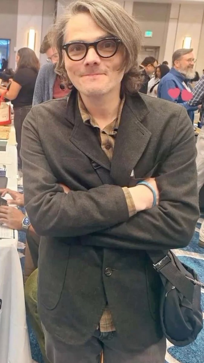alpharaytoro's tweet photo. I literally feel sick i love this genre of gee so hard mama why u so arms crossed https://t.co/8HSyzoNknF