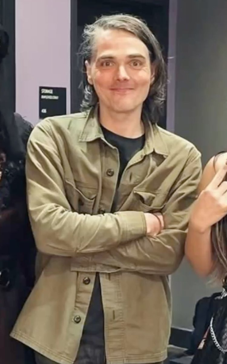 alpharaytoro's tweet photo. I literally feel sick i love this genre of gee so hard mama why u so arms crossed https://t.co/8HSyzoNknF