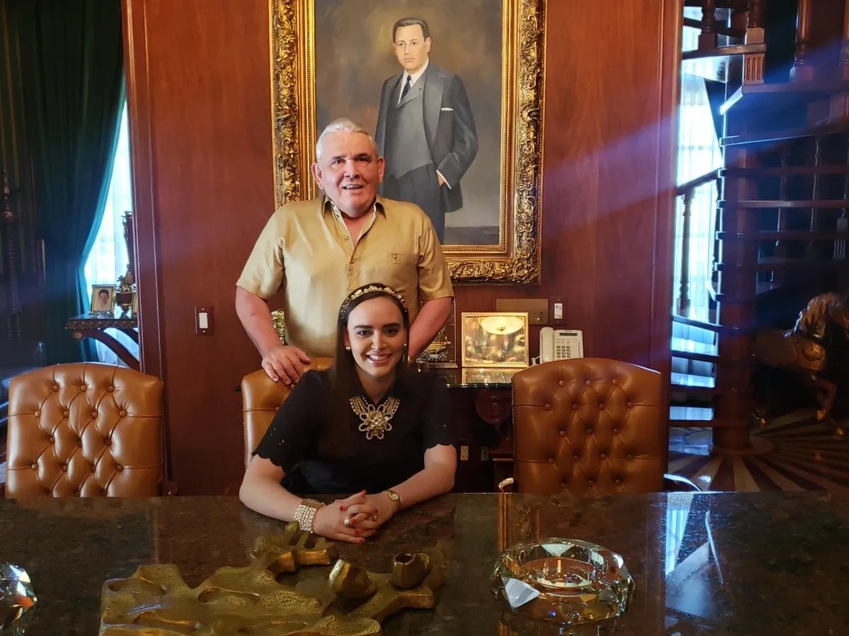 RubiBobadilla's tweet photo. Falleció esta noche Raymundo Gómez Flores, empresario jalisciense quien se hizo de Dina y Minsa, y fue accionista de Estrella Blanca. Quien dijo que "moriría en el PRI" y padre de Altagracia Gómez, titular del Consejo Asesor Empresarial de la presidencia de México en el Gobierno de Claudia Sheinbaum.