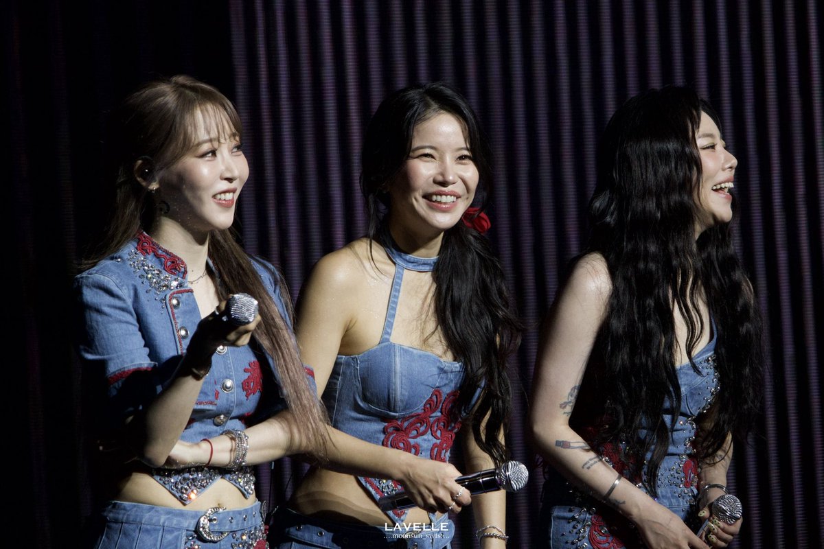 moonsun_swfs's tweet photo. 20260719 Mamamoo
<4WARD> World Tour in Macau
#Solar #솔라 #Moonbyul #문별 #Wheein #휘인 https://t.co/YmGPvDuzha