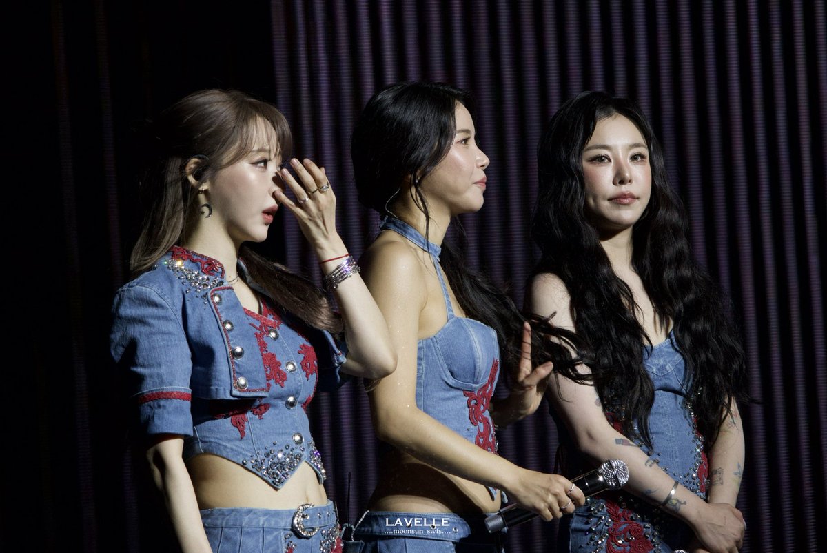 moonsun_swfs's tweet photo. 20260719 Mamamoo
<4WARD> World Tour in Macau
#Solar #솔라 #Moonbyul #문별 #Wheein #휘인 https://t.co/YmGPvDuzha