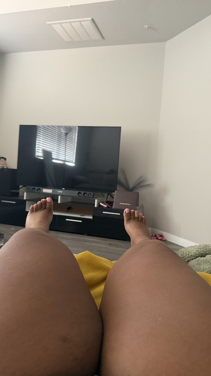 prettytoeshtx's tweet photo. my toes wanted to say hi, say high back 🤭 https://t.co/RavBcmwyl1