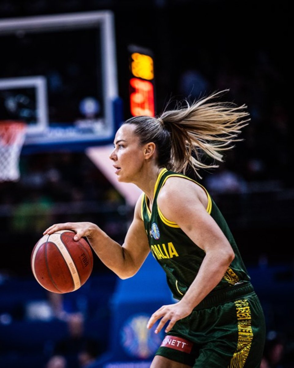 BasketballAus's tweet photo. POV: it’s 2022 and the World Cup is on home soil 🥹🇦🇺

A little throwback to Sydney before we make new memories in Berlin 💚💛

Read more ➡️ https://t.co/Uw2pjkvHJC

#GoOpals | #FIBAWWC https://t.co/fKHN4oRwCw