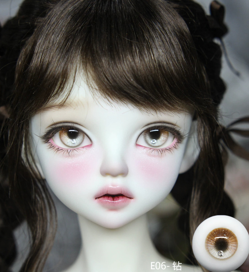 DOLKSTATION's tweet photo. 【入荷情報】
DOLK SELECTより、12mm/14mm/16mmドール用アイ『石膏アイインジュエル』のご紹介です！
➡️https://t.co/ATPotYIPzW

瞳の奥で小さな宝石がひっそりと光を放ちます。
周囲の景色を取り込んで密やかに煌めく様子をぜひご堪能ください。
複数色にてご用意しております。 https://t.co/JEBdSNcjZM