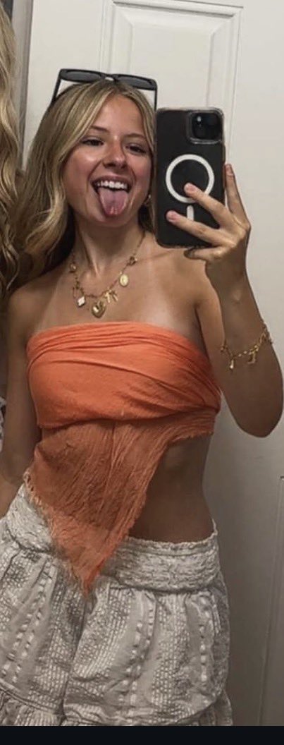 joemumke's tweet photo. Dm to jerk to my sis https://t.co/T7cRtu9Zon