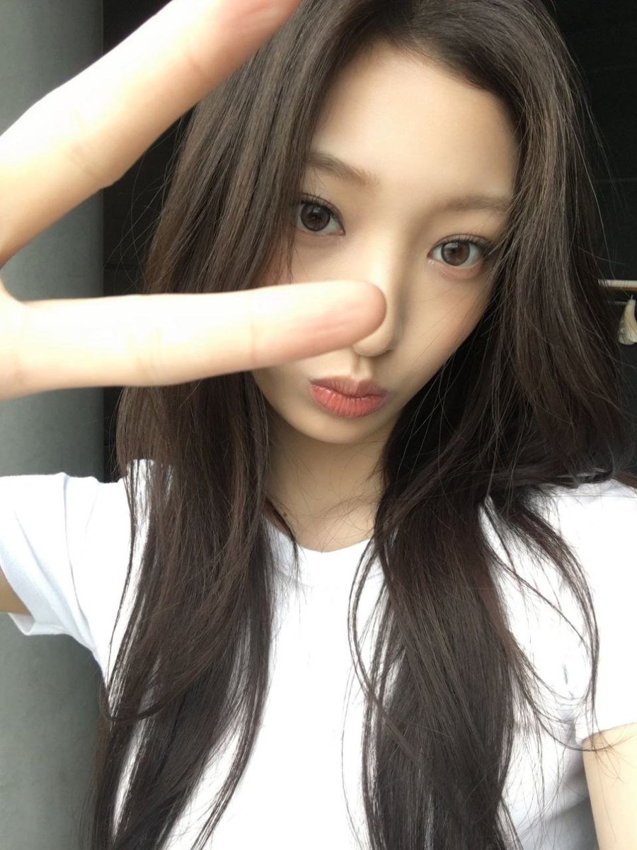tuidesyeon's tweet photo. I believe 𝚊𝚗𝚐𝚎𝚕𝚜 must be real, because how else would I be here? ૮ ◞._.◟ ྀིა { ♥︎! } This soft skin of mine is glowing even brighter, all thanks to this dreamy white shirt. ☆ ͡꒱ https://t.co/vTsOtQtXfZ