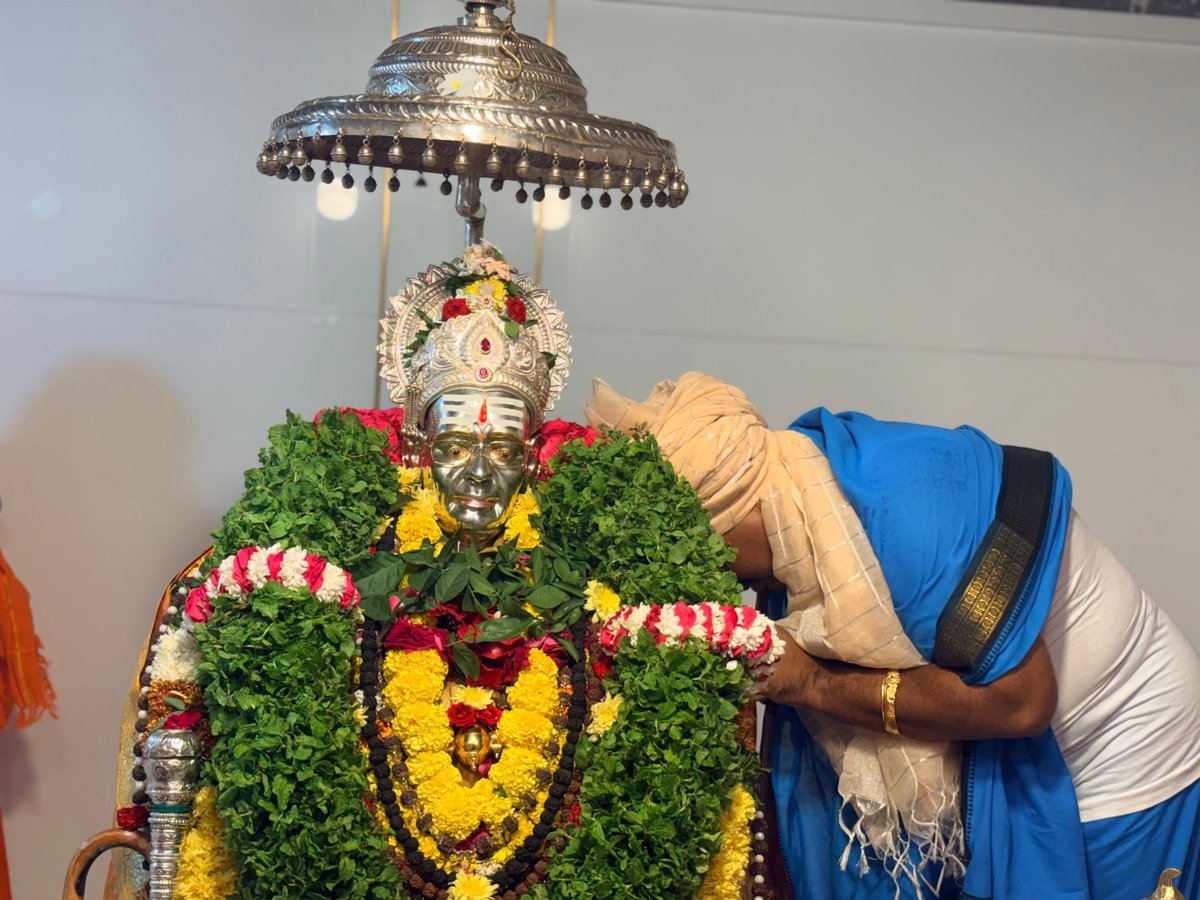 mugalkhodjidaga's tweet photo. ಪವಿತ್ರ ಶ್ರಾವಣ ಮಾಸದ ನಿಮಿತ್ಯ ಪೂಜ್ಯಶ್ರೀಗಳು ಸಲ್ಲಿಸಿದ ಇಂದಿನ ಪೂಜೆ ಹಾಗೂ 48ದಿನಗಳ ಪರಿಯಂತ ಜಿಡಗಾ ಶ್ರೀಮಠದಲ್ಲಿ ನಡಿಯುತ್ತಿರುವ ರುದ್ರ ಹೋಮ.

#ShravanaMaasa #JidagaMath #Mugalkhodjidagamath https://t.co/Ox9i9VTPn2