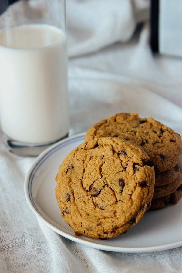 LoveSayfudin's tweet photo. Just pulled these soft, buttery chocolate chip cookies straight from the oven—warm, gooey centers and golden edges, the kind that makes every weekend feel cozy and perfect https://t.co/VQDLzLokh7