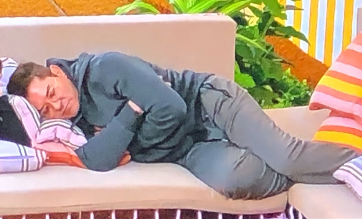 madspinkis's tweet photo. Bno, oficialmente tendremos una semana más a Ernesto Lasiesta en la casa 💤

Estaremos viendo su gran contenido https://t.co/1D7g04NJIi