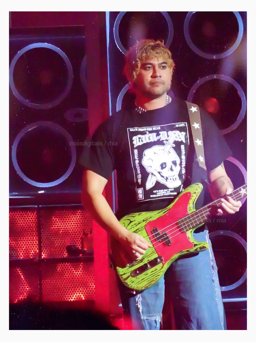 YELYAHSTAR's tweet photo. Calum Hood 8.29.26 taken and edited by me! https://t.co/IgEsWkEuft