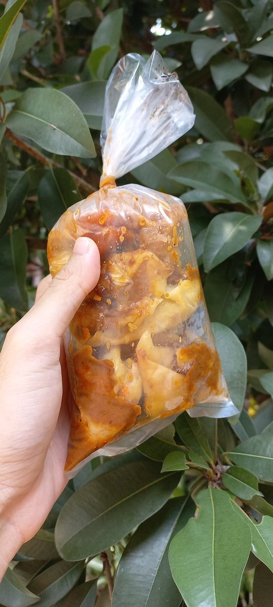 ArgentianaA's tweet photo. Makannya mending dari bukaan atas apa bukaan bawah yah? 🤔 https://t.co/1LJEkYxYdz