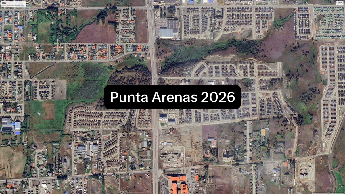 ElGordoVideito's tweet photo. @nicpromanzio Y A NIVEL URBANO UN PUTO DESASTRE, SI VEN AL CHILENO Y AL BRITANICO COMO ENEMIGO, MIREN PRIMERO AL KUKITA, EL PEOR ENEMIGO DEL PAIS.

HAY QUE CORTAR CON LAS BOLIVILLAS Y LAS VIVIENDAS SOCIALES AL ESTILO SOVIETICO EN EL SUR, UN PUTO DESASTRE. https://t.co/P5AEuJyhJZ