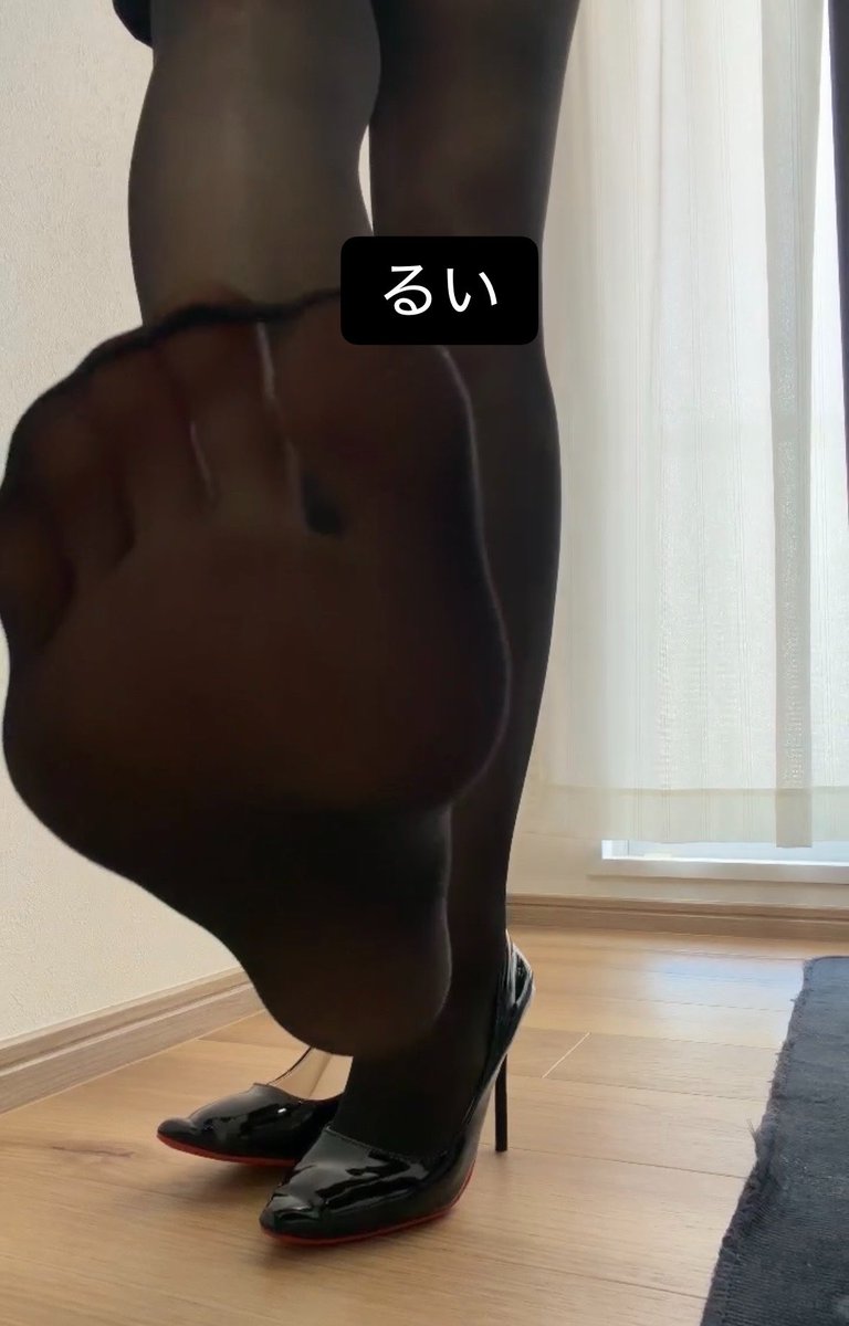 etropantyhose's tweet photo. わたしの動画やストッキングでオナしたい人はコメントとリポストしなさいっ❤️ https://t.co/PgIGFcHLgG