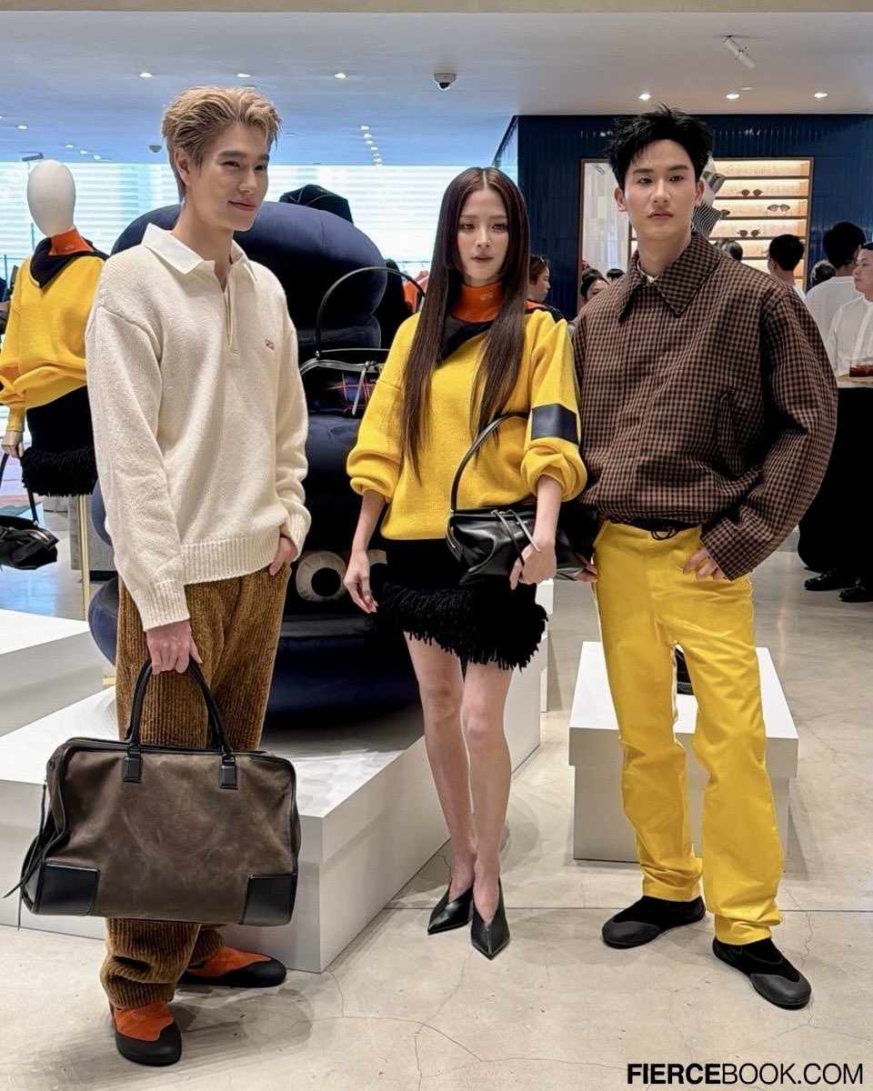 fiercebook_bkk's tweet photo. ส่องลุคเหล่าคนดัง!! #ภูวินทร์ #เตตะวัน และ #ใบเฟิร์นพิมชนก ในงาน LOEWE เปิดตัว LOEWE’s Fall Winter 2026 Women's and Men's Collections ที่ Siam Paragon 

#Fiercebook #Fiercelive #FiercelivebyJijie #LOEWE #Phuwintang #Tawan_V #Baifernbah https://t.co/q0Or9FaEqE