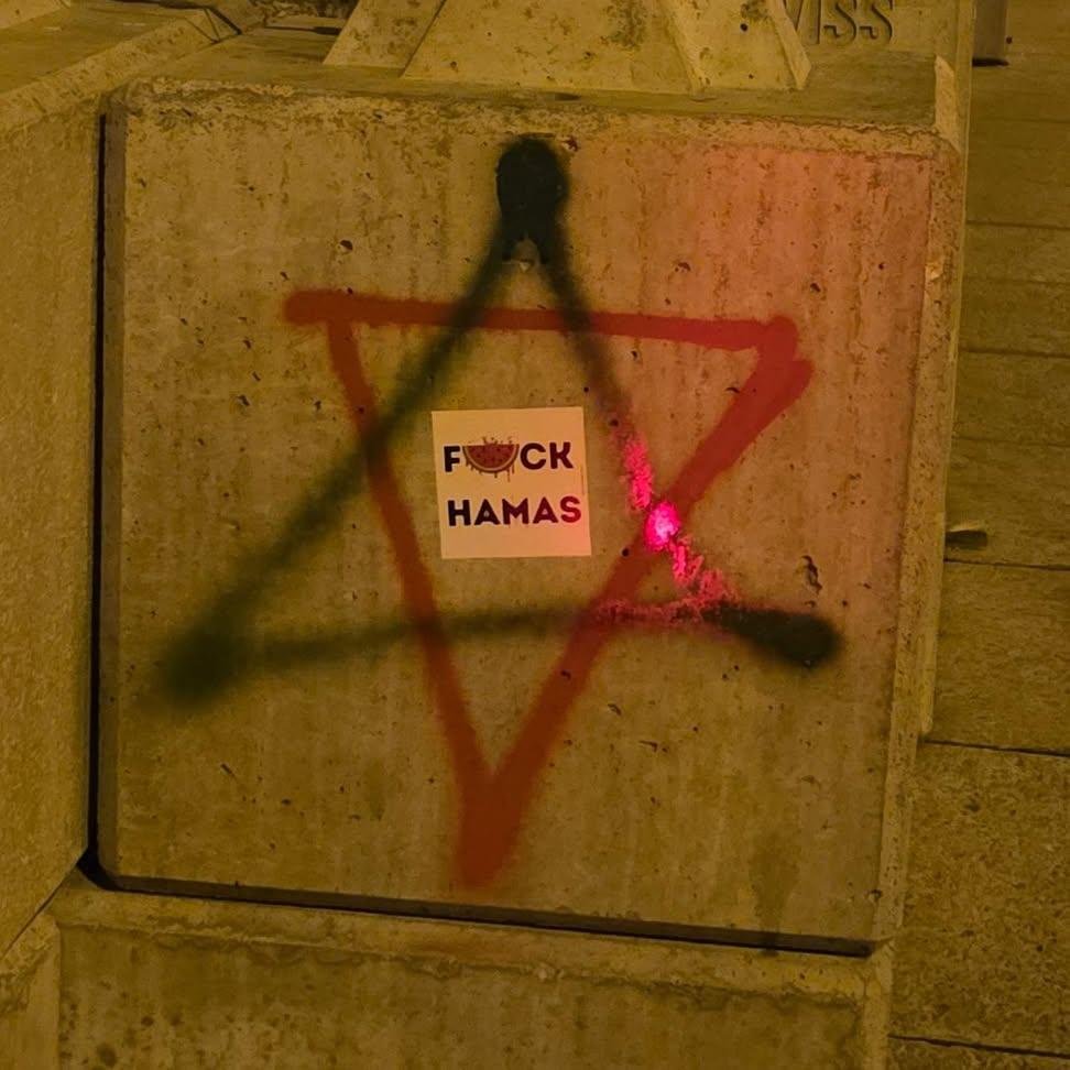 JuedischeWitze's tweet photo. Gerade einen Tipp bekommen: 
Wenn dir das Leben Hamas-Dreiecke gibt, mach Davidsterne draus! https://t.co/Sp14fNAkbo