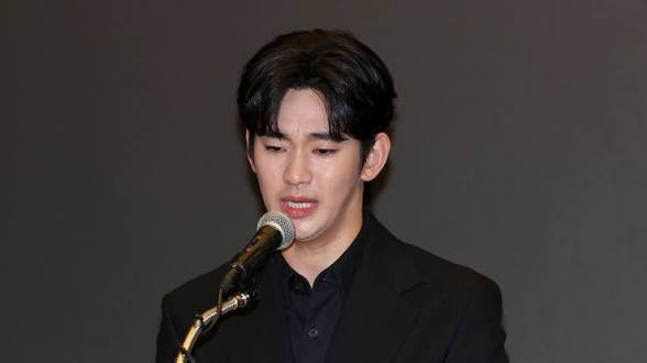 viraltakes's tweet photo. Kim Soo Hyun is facing renewed backlash over his inclusion in the 2026 Asia Artist Awards lineup, with K-drama and K-pop fans calling on organizers to withdraw his invitation.

The actor has remained largely absent from the industry since March 2025, when allegations surrounding his past relationship with the late Kim Sae-ron, including claims that the relationship began when she was a minor, sparked widespread controversy. His return to major award-show events has now reignited criticism online.