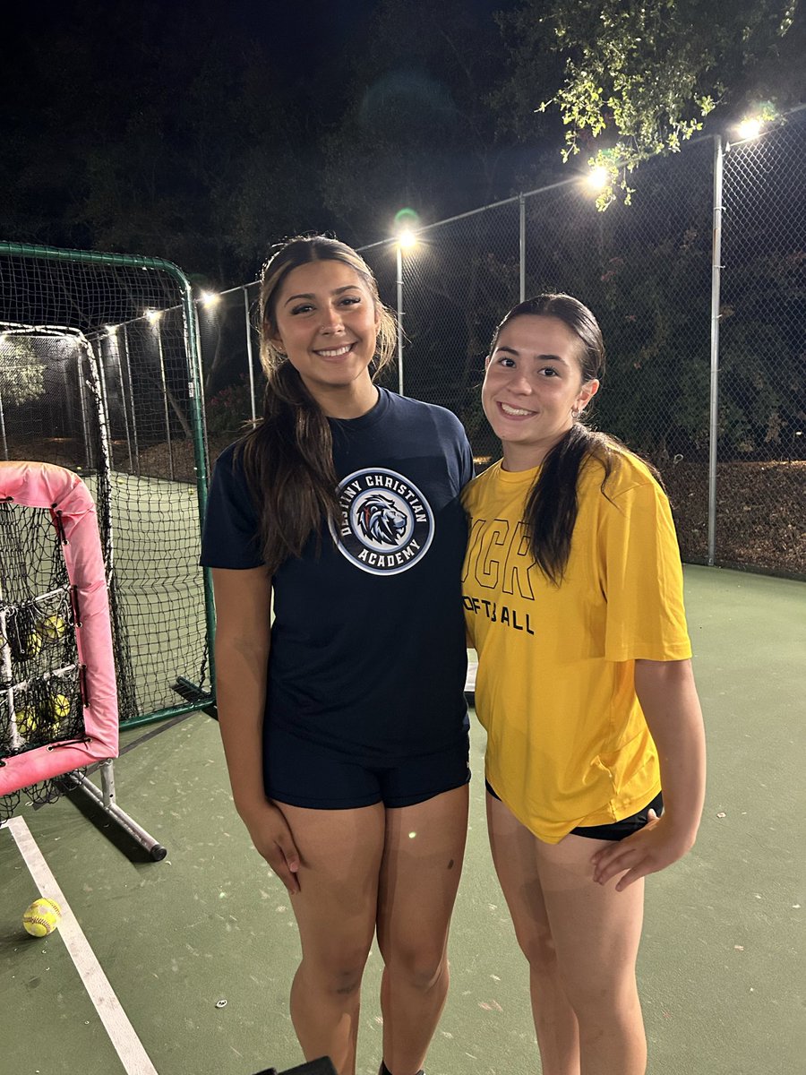 KatBarber2029's tweet photo. Pitching lesson tonight with Michele Granger. Got lucky to workout side by side with @MiaJimenez2028. Thanks for pushing me tonight 🌟 https://t.co/IEUItMPIHF