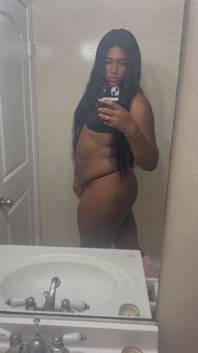 Synn4m3's tweet photo. #trans #nsfw #feetfetısh #Ebonyts https://t.co/jAqaF9tRWk
