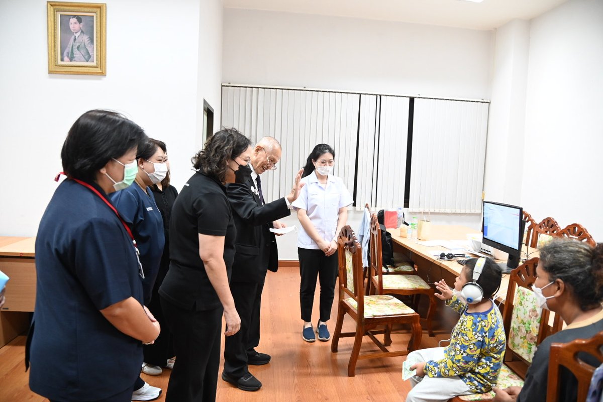 RCHB_TRC's tweet photo. #สำนักงานบรรเทาทุกข์ฯ #สภากาชาดไทย ส่งต่อเสียงแห่งโอกาส ติดตามการใช้ #เครื่องช่วยฟัง ช่วยผู้บกพร่องทางการได้ยิน #จังหวัดอุบลราชธานี https://t.co/HtkOaIkpQA