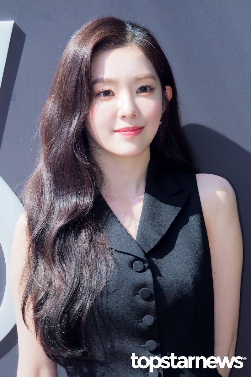 TSN_PHOTO's tweet photo. [HD포토] 레드벨벳 아이린, ‘슬기와의 일본 투어 더욱 기대하게 만드는 비주얼 폼’…‘배주현 강슬기 아슬 레쓰고’ (입생로랑 뷰티 포토콜) #아이린 #IRENE #레드벨벳 #RedVelvet #입생로랑뷰티 #포토월 #프리뷰 https://t.co/074RfuDPJo <- Original Photo https://t.co/azb6hJNHez