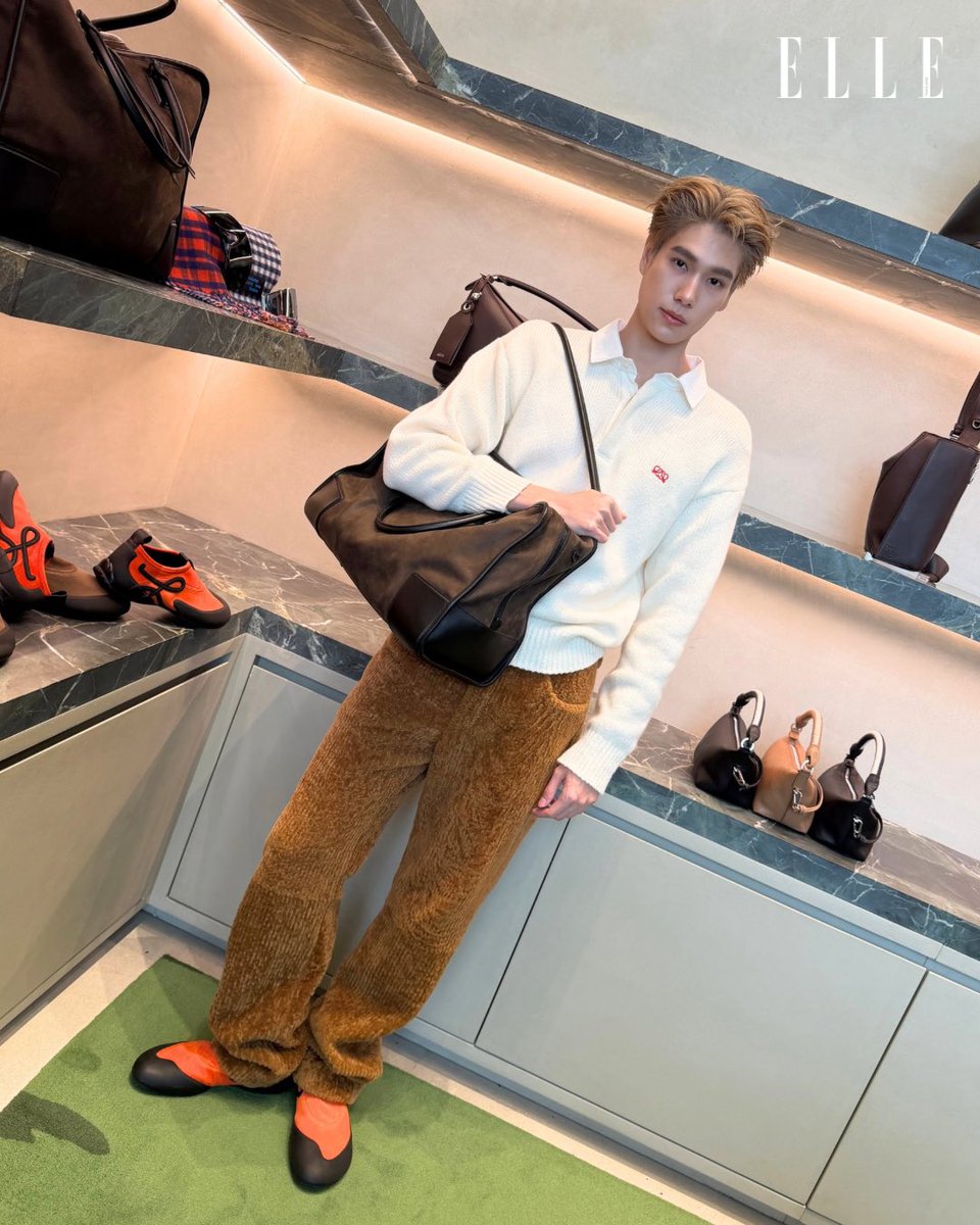 ELLEThailand's tweet photo. ลุคนี้ล้านคะแนน! ภูวินทร์ @phuwintang พาทุกคนเยี่ยมชมการเปิดตัว LOEWE @LoeweOfficial คอลเล็กชั่น Fall/Winter 2026 โดย Jack McCollough และ Lazaro Hernandez ที่ LOEWE สยามพารากอน 

PHUWIN LOEWE FW26 PARAGON
#ELLEThailand
#LOEWExPhuwin https://t.co/A4CBjaHWlL