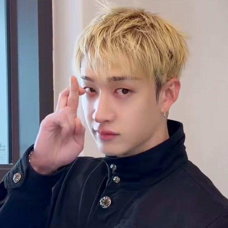 gnabnahc97chris's tweet photo. WE ARE GETTING CHAN LOOKING LIKE GOJO PC OMG CHANTORU!!! https://t.co/53qyeBo7DE