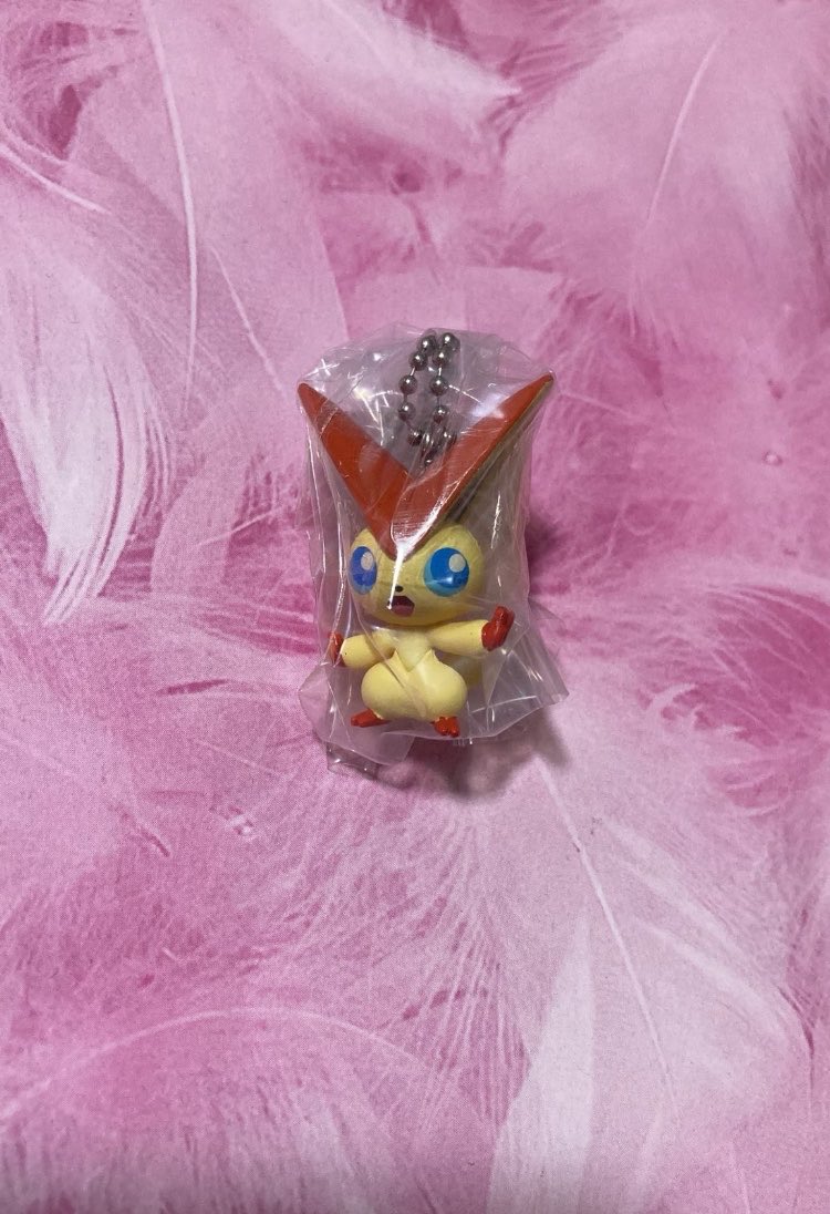 gen_satoshi's tweet photo. ポケットモンスター　スイングコレクション　タイプファイア　炎

【交換】

譲　ビクティニ
　　　
求　リザードン

送料相互負担、郵送のみ。
お気軽にお声掛け下さい♪

 #ポケモン    #スイングコレクション    #交換 https://t.co/yg3FDBgSxl