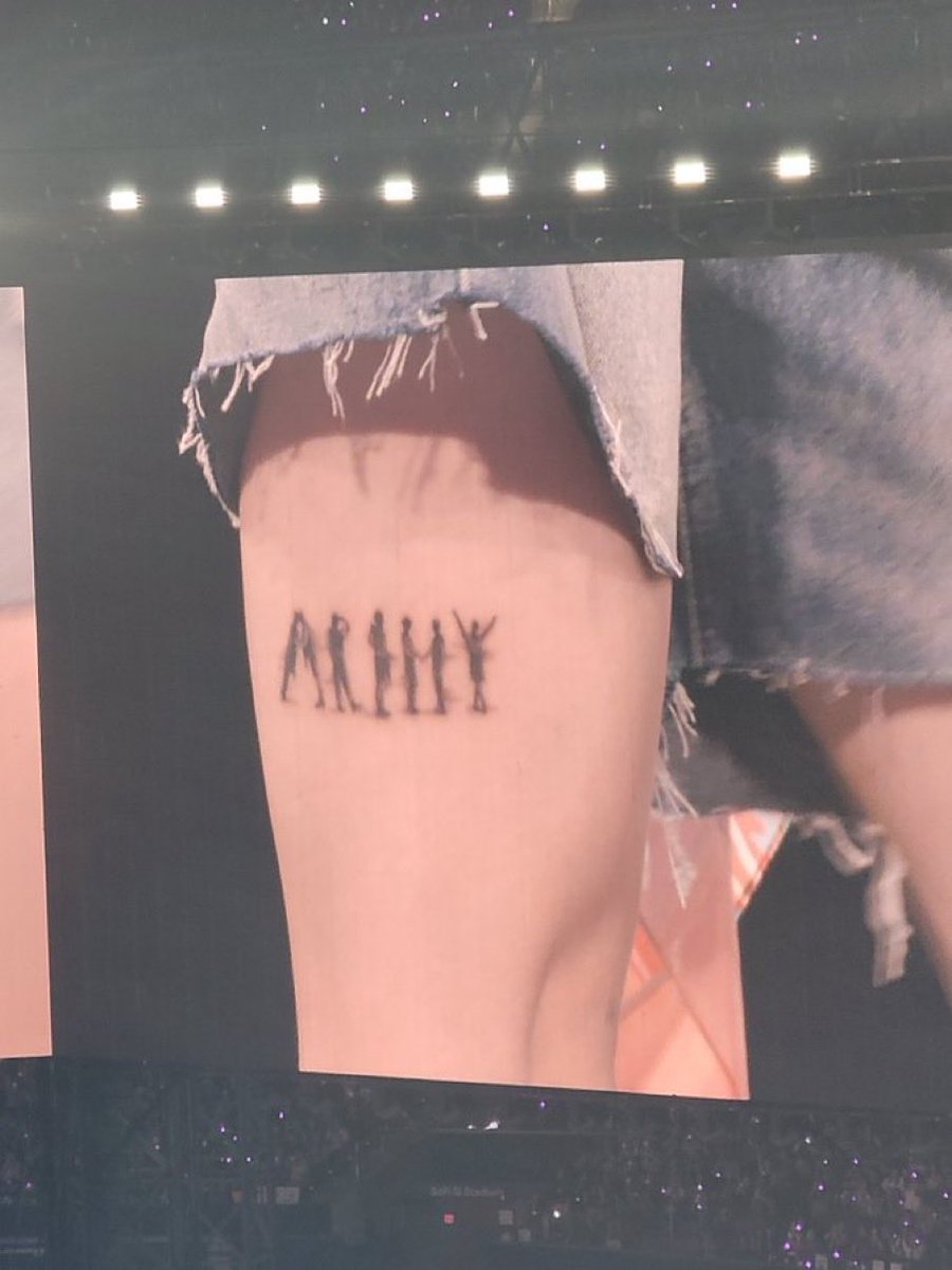 JHPOPBASE's tweet photo. HOBI SHOWING OFF HIS NEW TATTOO https://t.co/B1GuFQ95fO