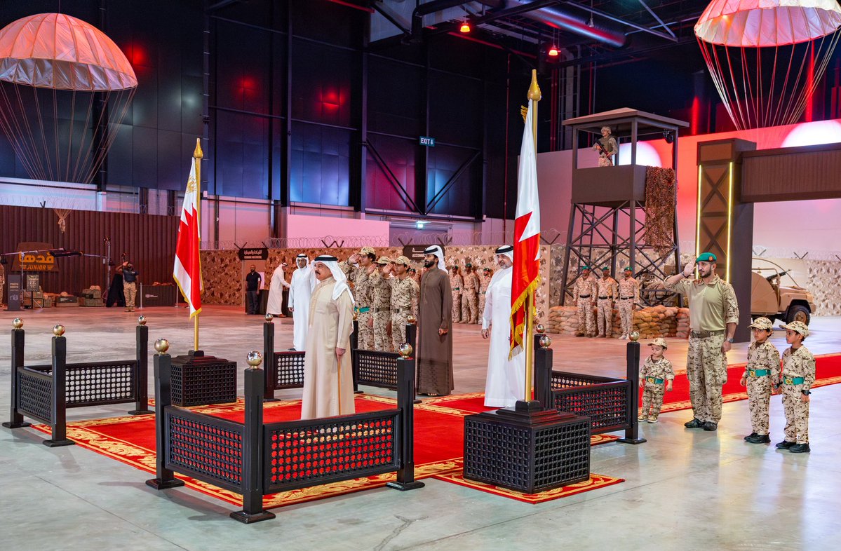 BDF_Bahrain's tweet photo. حضرة صاحب الجلالة الملك حمد بن عيسى آل خليفة، ملك البلاد المعظم القائد الأعلى للقوات المسلحة حفظه الله ورعاه يتفضل بزيارة معسكر "قدها جونيور" التدريبي للناشئة

https://t.co/TQRX22drq6 https://t.co/nXbm35i9Cv