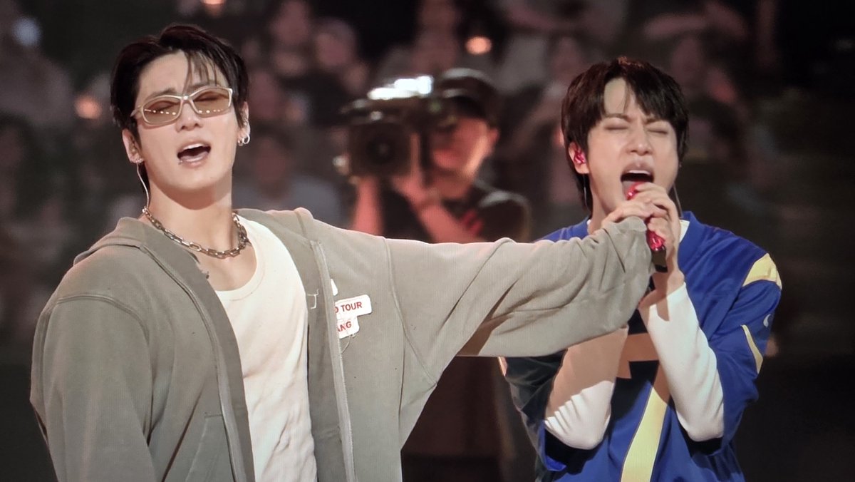 outrotearjin's tweet photo. never a dull moment with these two https://t.co/UaK08HR7JX