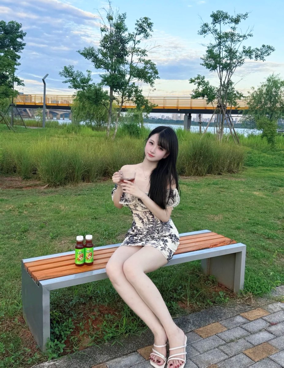 Mirei9988's tweet photo. 最近的天空真的太美啦
傍晚来江边散散步随身揣上洪大好得酸枣汁
清爽酸甜，0糖，胜过奶茶千万倍
都说南昌这个城市有点辣，不光美食
人更火辣，在这个夏天，穿上漂亮小裙子
搭配一口清爽酸枣汁，健康不齁甜

更多资源✈️ : https://t.co/Skb9oSfsEZ https://t.co/AWmqBRBGtJ