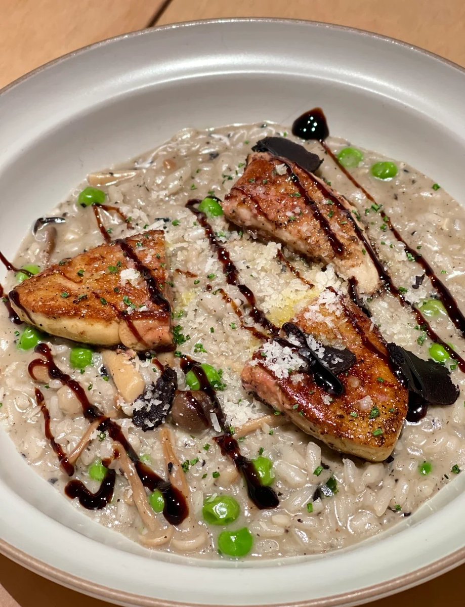 ThomasLeman11's tweet photo. Just discovered the coziest hidden bistro in downtown! Their truffle mushroom risotto is absolute perfection—creamy, earthy, and packed with flavor. Already planning my next visit  #Foodie #LocalEats， https://t.co/70LUX0fc0B