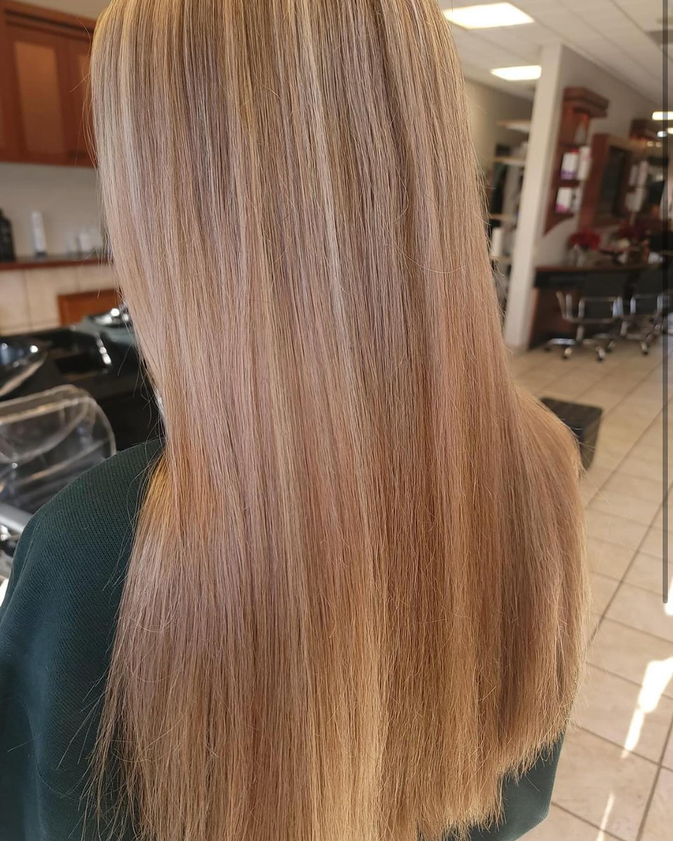 ShandiDemis3si's tweet photo. Beautiful warm highlights by Roxanne, perfect for your summer glow. Book your next appointment online. Interested in renting at Azana and owning your own beauty business? Email Kennedy for more information. https://t.co/4lzSZCNZq7
