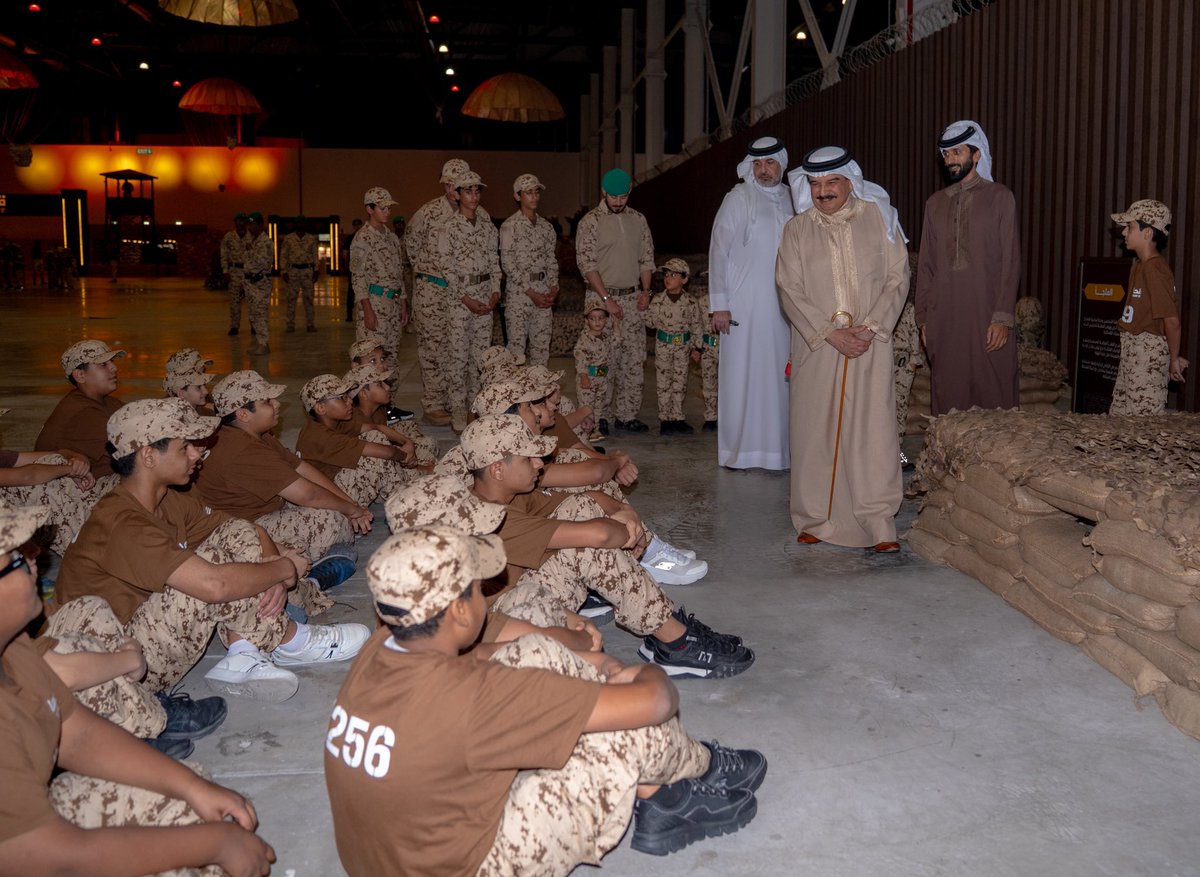 BDF_Bahrain's tweet photo. حضرة صاحب الجلالة الملك حمد بن عيسى آل خليفة، ملك البلاد المعظم القائد الأعلى للقوات المسلحة حفظه الله ورعاه يتفضل بزيارة معسكر "قدها جونيور" التدريبي للناشئة

https://t.co/TQRX22drq6 https://t.co/JPAqMl0GYs