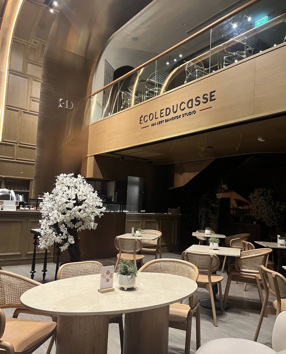 Ploysaiasyolp's tweet photo. ไว้ว่างๆพี่จะไปตามรอยน้าาา

📍Ecole Ducasse Nai Lert Bangkok Café &amp; Studio

https://t.co/9XCX8MuIrx

#JIHOON #TREASURE https://t.co/H8a7Qt3bGk