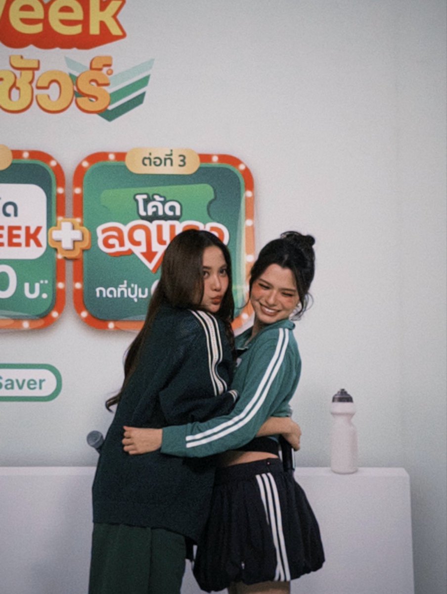 FreenBeckyUS's tweet photo. WE ARE STILL HERE!! 

FREENBECKY WITH GRABFOOD
#GrabFoodถูกกว่าชัวร์xฟรีนเบคกี้
#ฟรีนเบค #FreenBecky https://t.co/ou2XAcnp6e