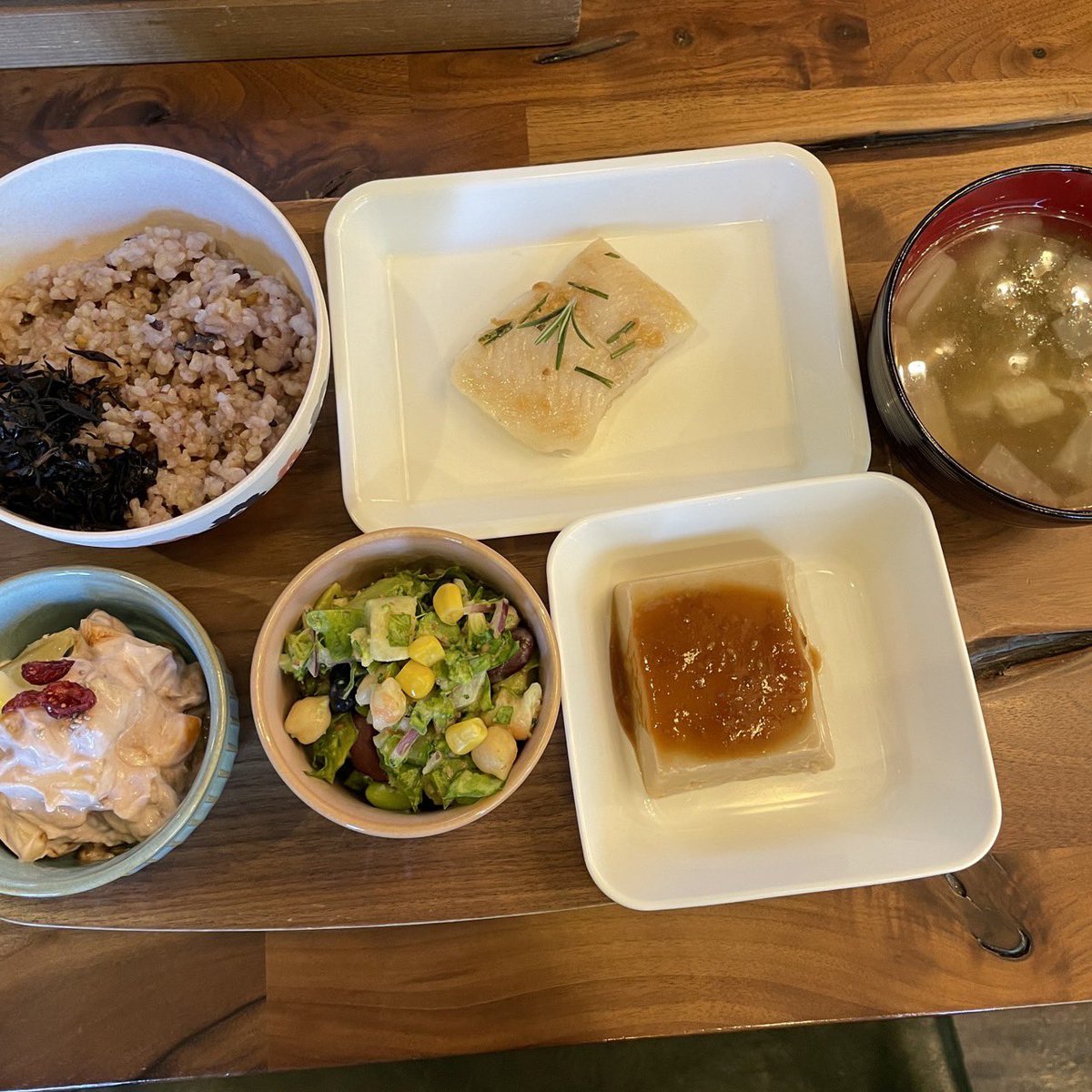 gakkun1735's tweet photo. 昨日は仕事から帰ってから調子が悪くなって寝込みました
画像は賄い、お店の賄いはわたしが出勤の日は私が作ります
明日も頑張れるように今日はおとなしくしてます〜 https://t.co/IVOQ6C2QZ1