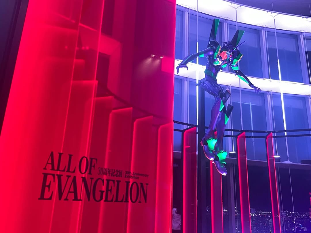 linbroder's tweet photo. 30周年記念展「ALL OF EVANGELION」東京会場の開催は、1/12（月・祝）まで！

明日1/10(土)からの3連休、ぜひ東京シティビュー(六本木ヒルズ森タワー52階)へお越しください。

そして  『ヱヴァンゲリヲン新劇場版：Ｑ』も期間限定上映中！

▼チケット詳細：
🔗 .com https://t.co/ZLUFJI3QDq