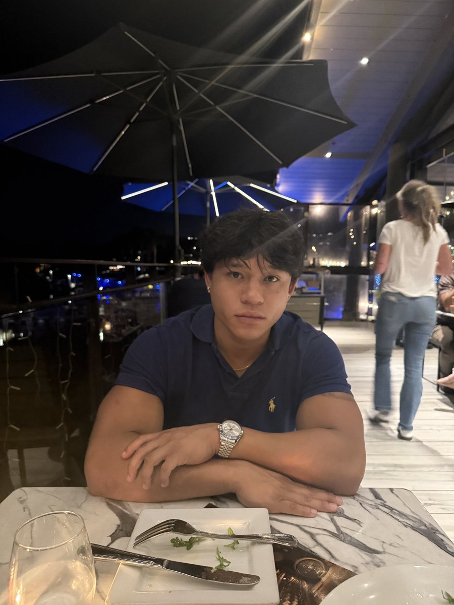 andrebrooksss's tweet photo. dinner with me? https://t.co/NkS9mGbKTe