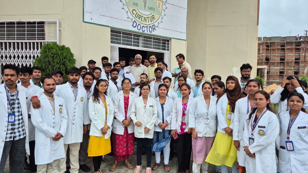 amkay_ydv's tweet photo. SAME STATE.
SAME INTERNSHIP. 
SAME RIGHT TO FAIR STIPEND
@ayushupdept
@dayalugurubjp @SureshKKhanna @CMOfficeUP
@upayushdept @moayush
#25kforAYUSH
#hikeAYUSHstipend https://t.co/EkdBktpuoO