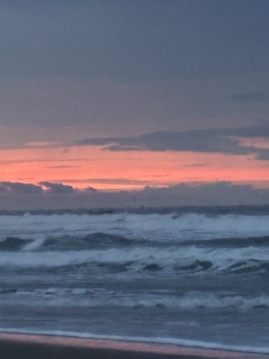 SaeJok's tweet photo. Sunrise. 

I say happy birthday because even though I wasn’t born just yet, I was gearing up for later in the day. https://t.co/X9WiVvrDGW