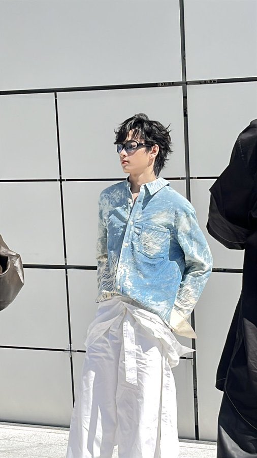 risdpl's tweet photo. BLUE IS DEF HIS COLOR 😖

#MMAMSS27xWAVE
#MMAM
#seoulfashionweek2027ss
#waavetnp https://t.co/NNp9tqFPac