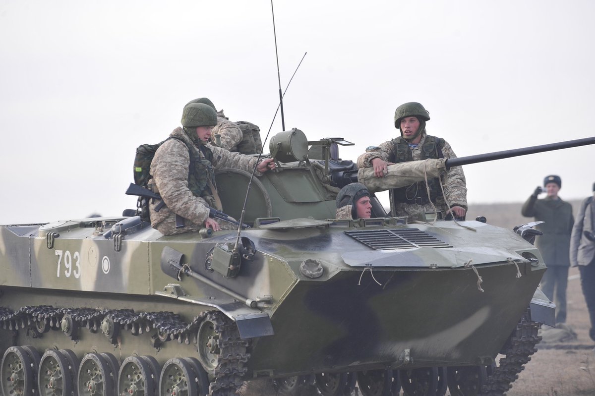 TheGreyPatriot_'s tweet photo. 🇷🇺 Training of 98th Guards Airborne Division as part of "Interaction-2010" exercises.
#Russia #Russian #Russians #Today #Military #Army #Training #VDV #Airborne #Paratroopers #Tactical #CSTO #Desert https://t.co/QShC4sziuw