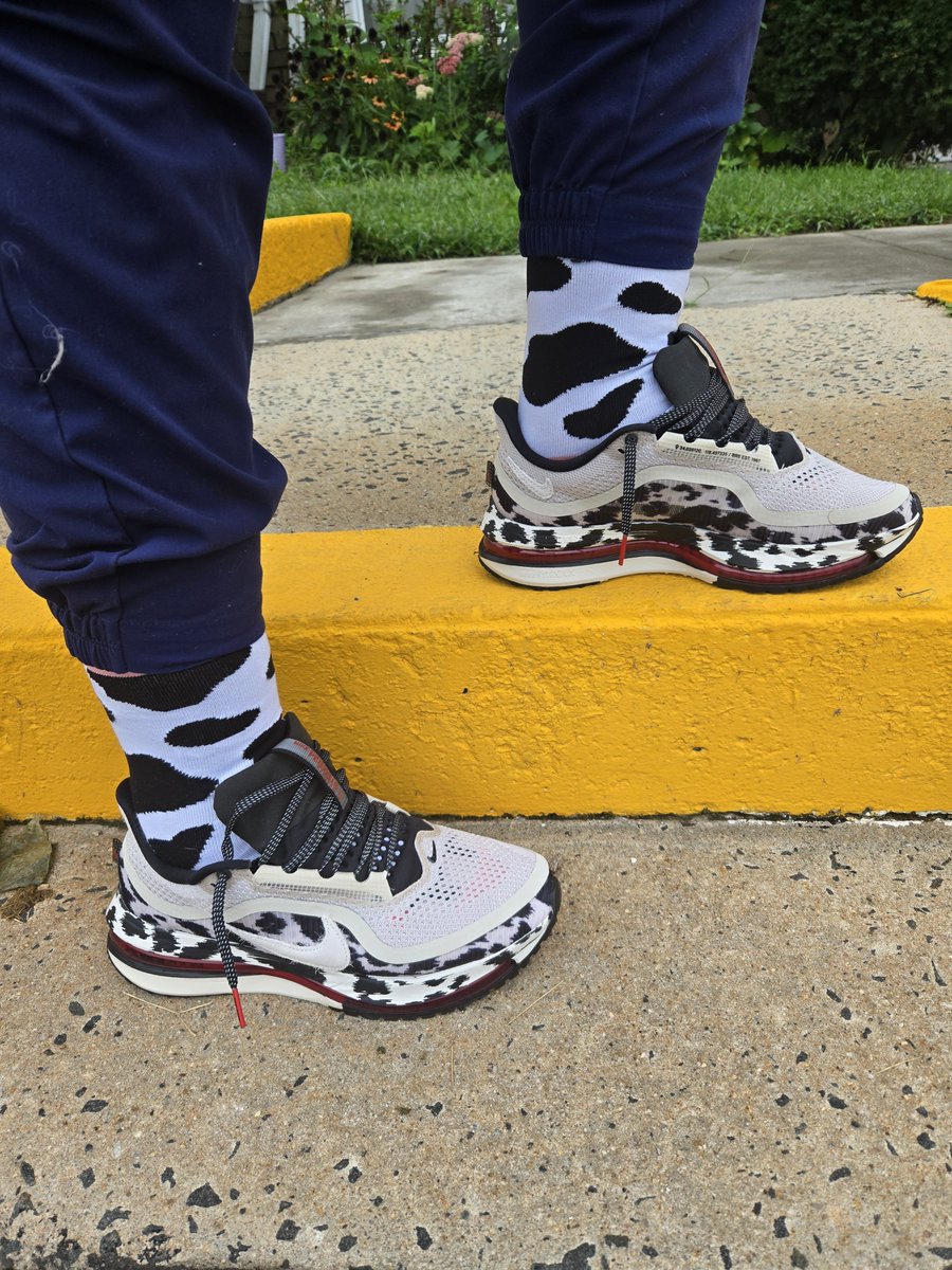 trudyspeaks's tweet photo. 👟: Nike Pegasus Premium 'Cow Print'
🧦: Novelty
.
.
.
#kotd #nike #snkrskickcheck #femalesneakerhead #unds https://t.co/MHmJhvmkBU