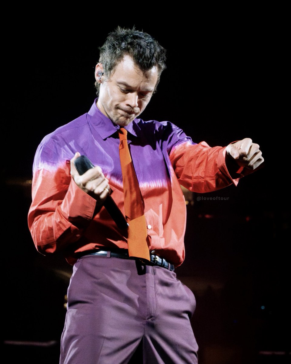 loveoftour's tweet photo. harry / nyc night 4 📸🕺 https://t.co/2uchMFDTjA